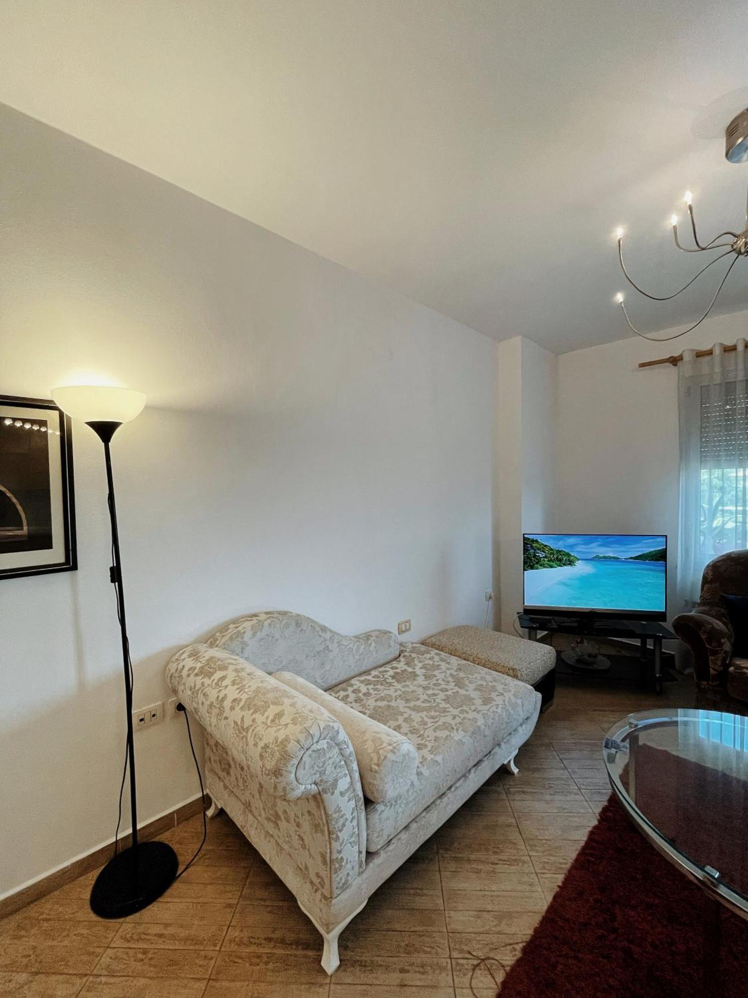 Lovely Apartment Tirana Esterno foto