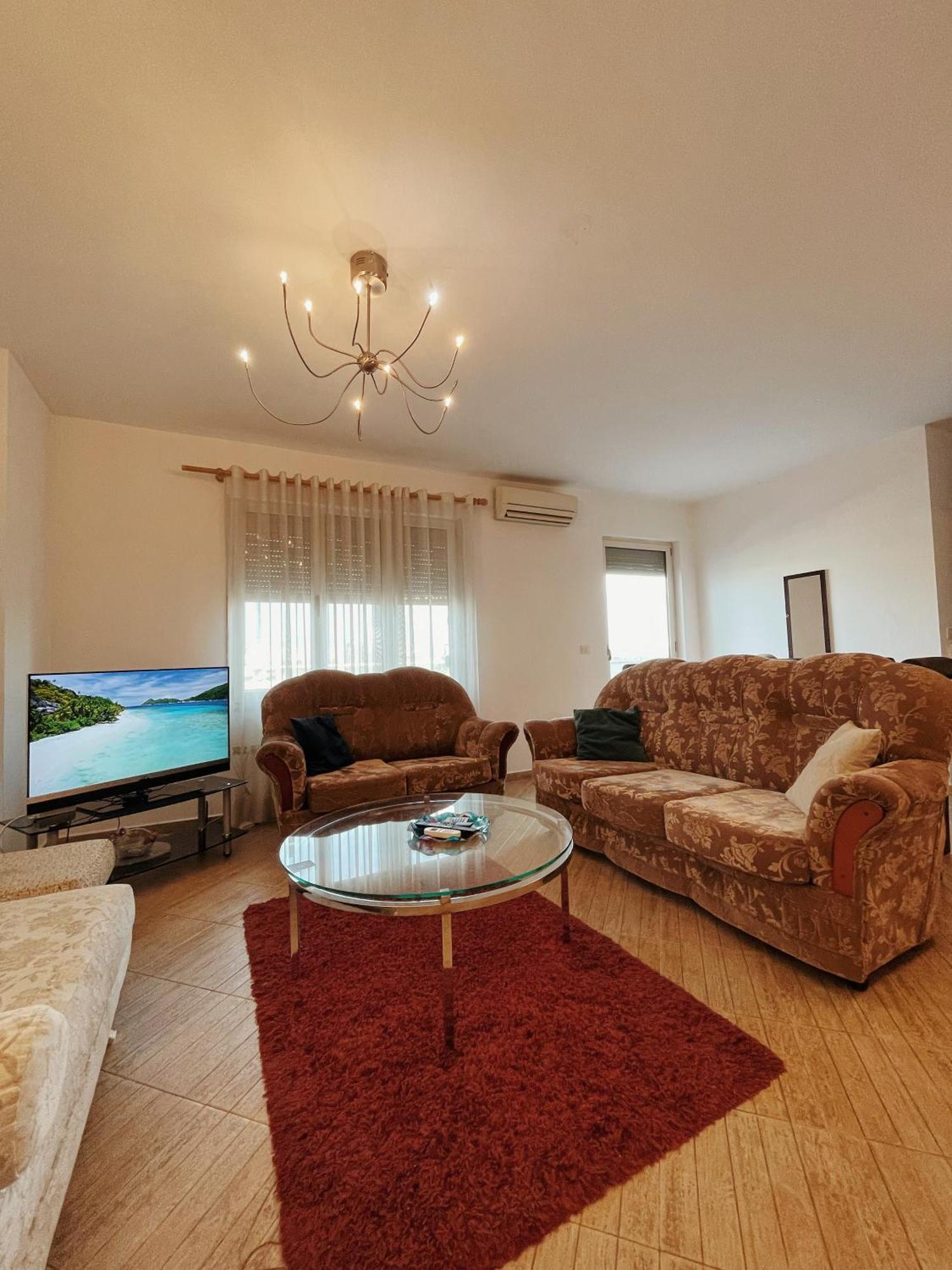 Lovely Apartment Tirana Esterno foto