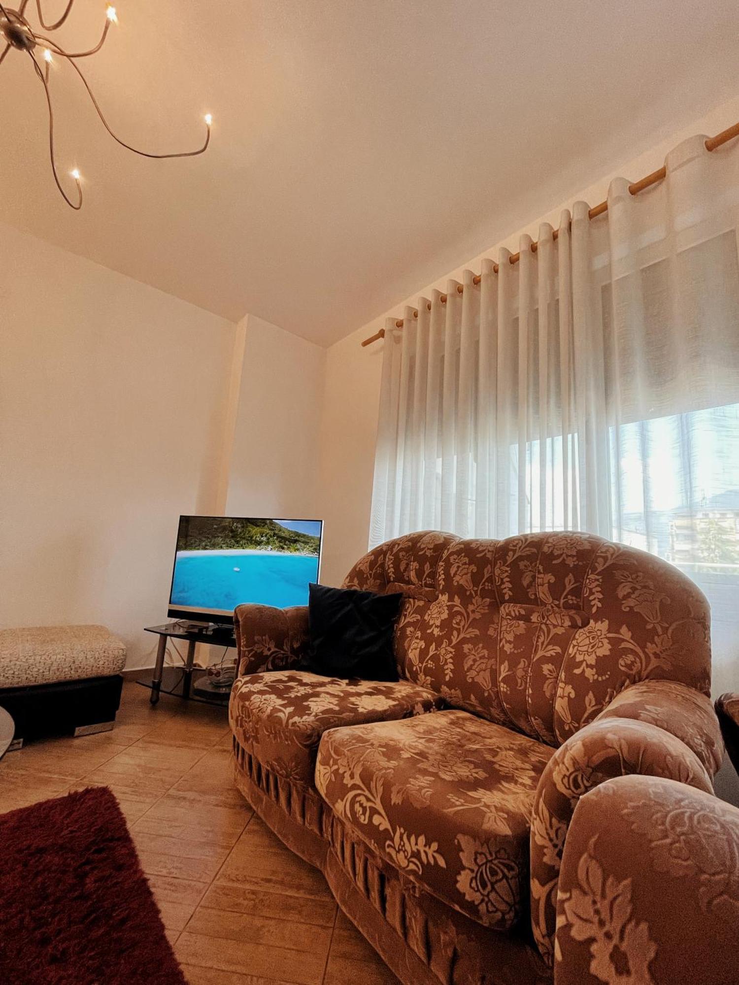 Lovely Apartment Tirana Esterno foto