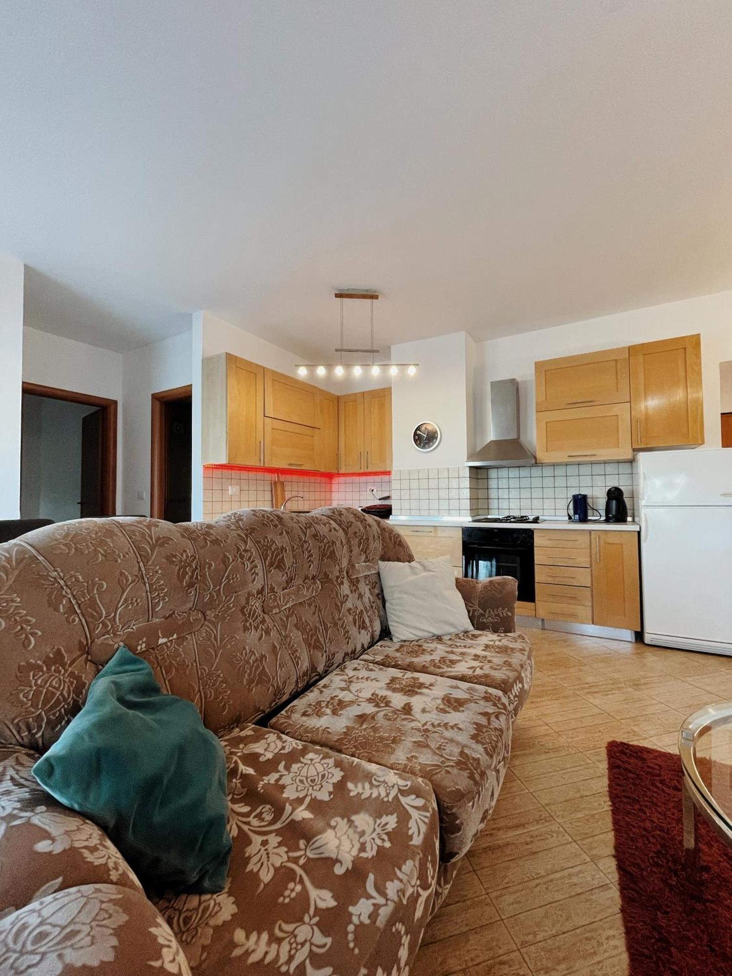 Lovely Apartment Tirana Esterno foto