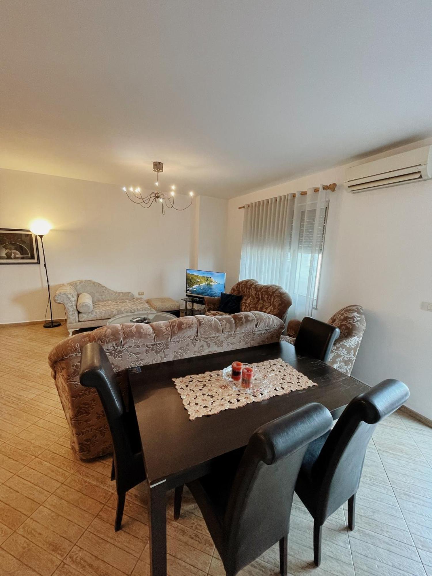 Lovely Apartment Tirana Esterno foto