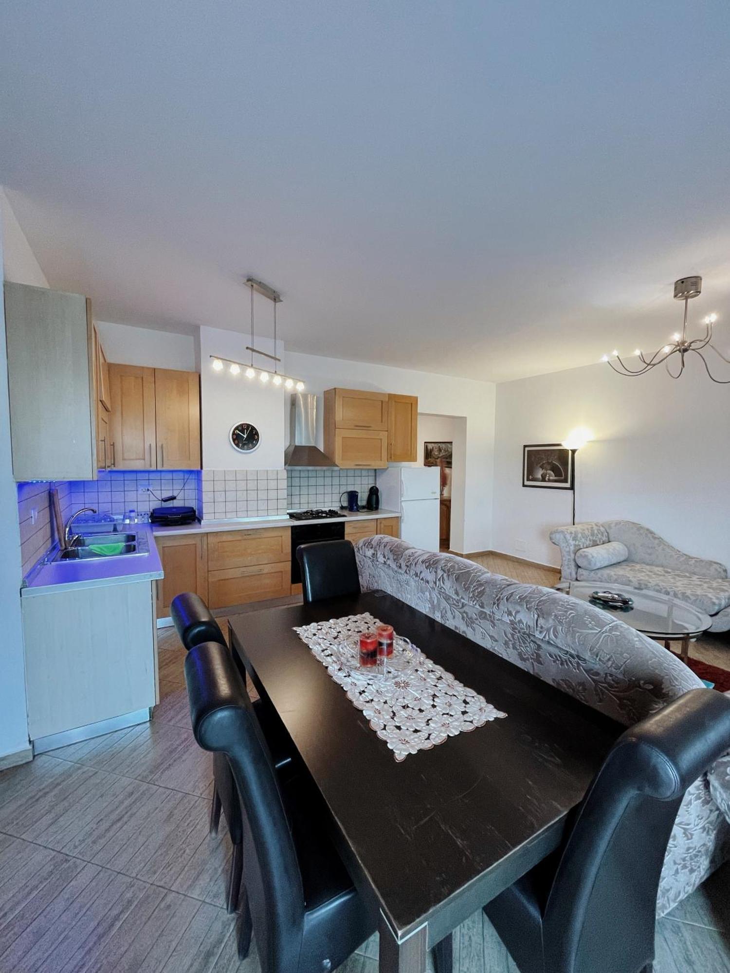 Lovely Apartment Tirana Esterno foto
