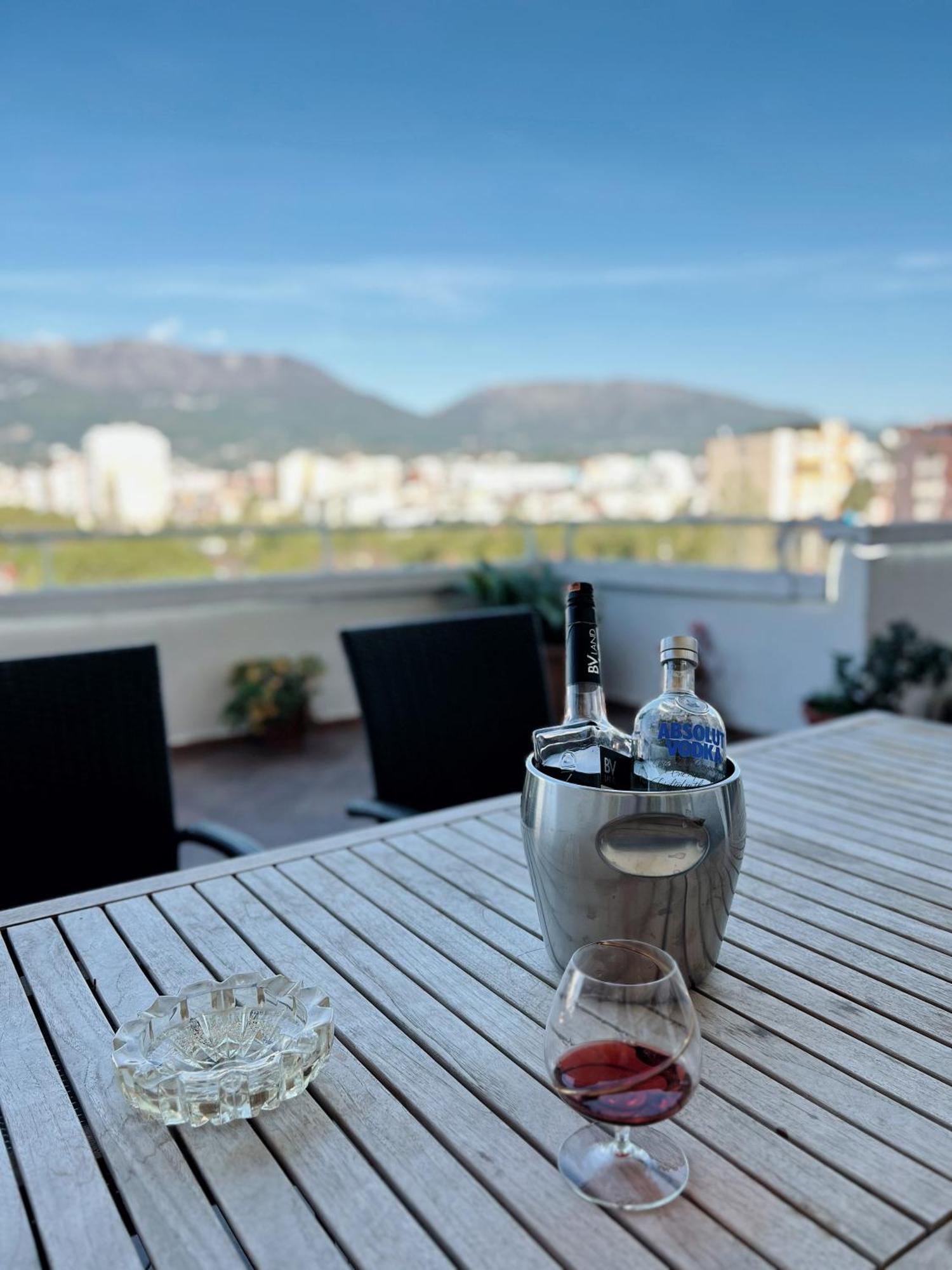 Lovely Apartment Tirana Esterno foto