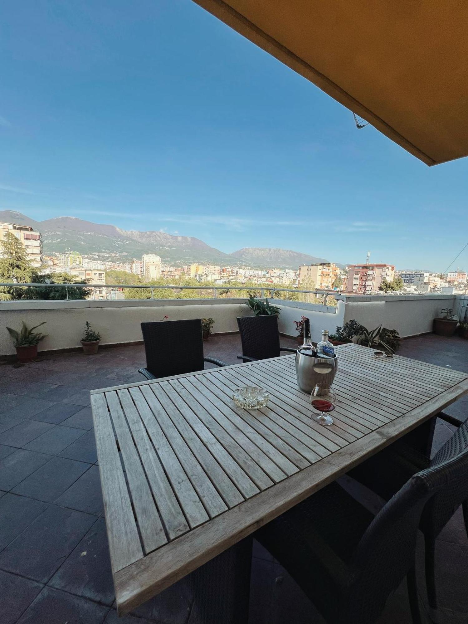 Lovely Apartment Tirana Esterno foto