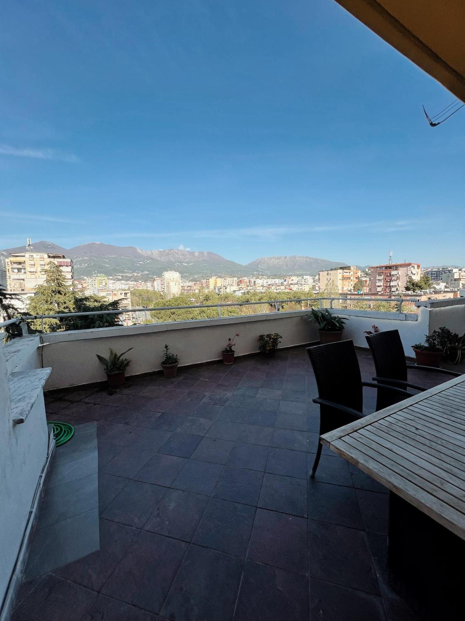 Lovely Apartment Tirana Esterno foto