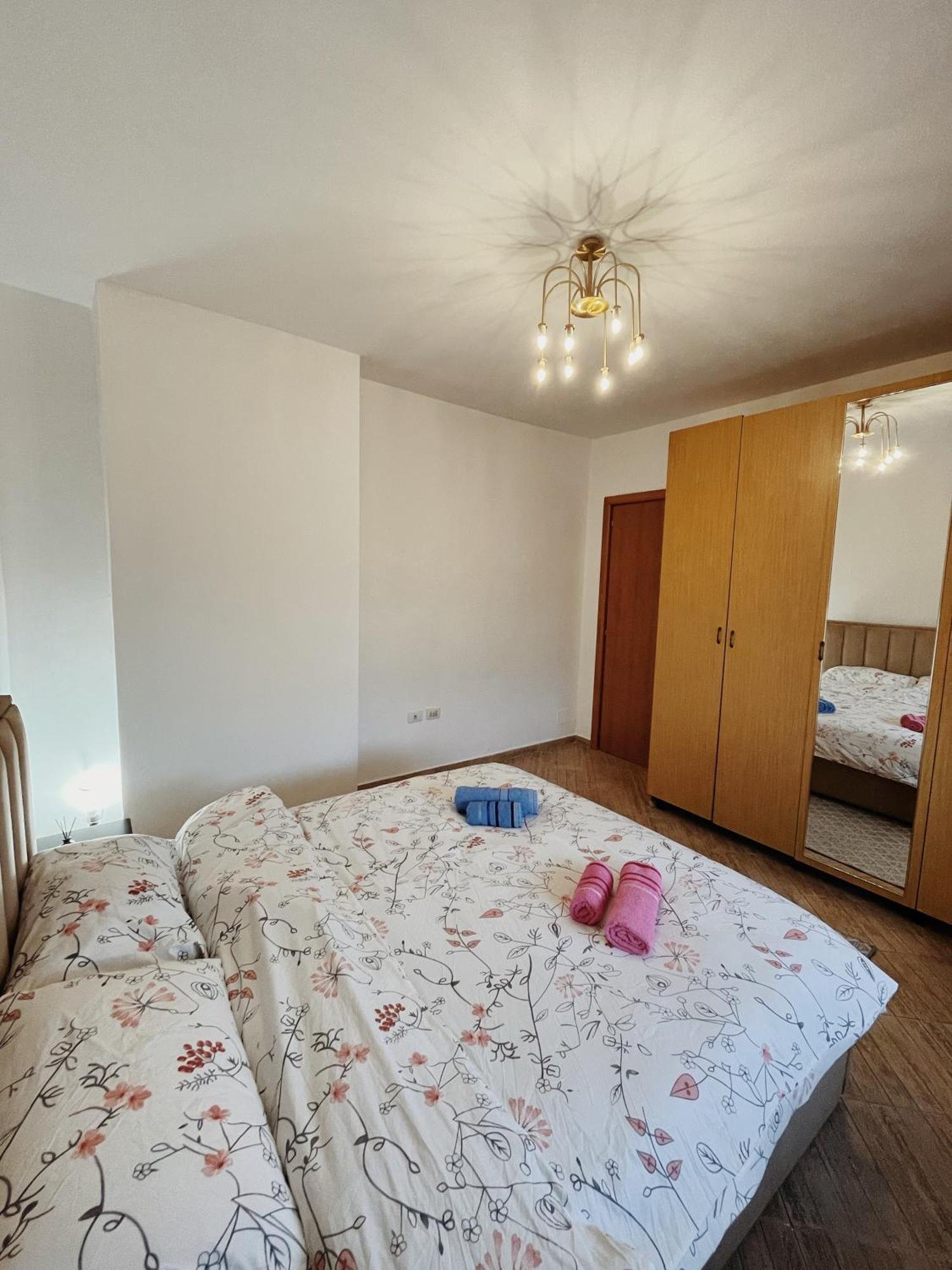 Lovely Apartment Tirana Esterno foto