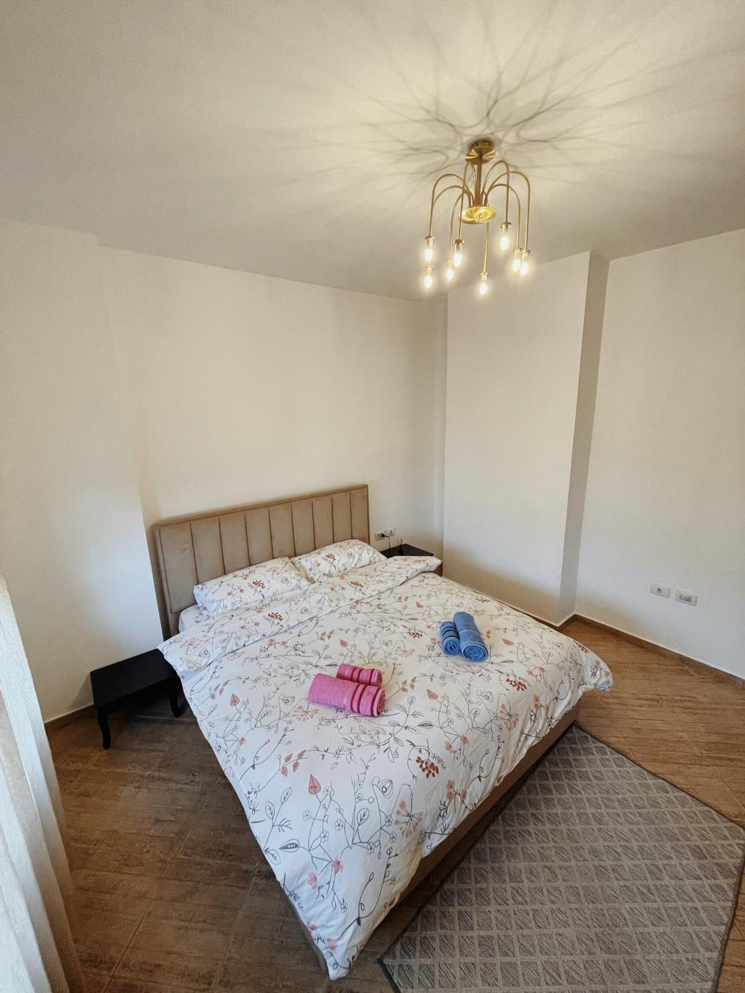Lovely Apartment Tirana Esterno foto