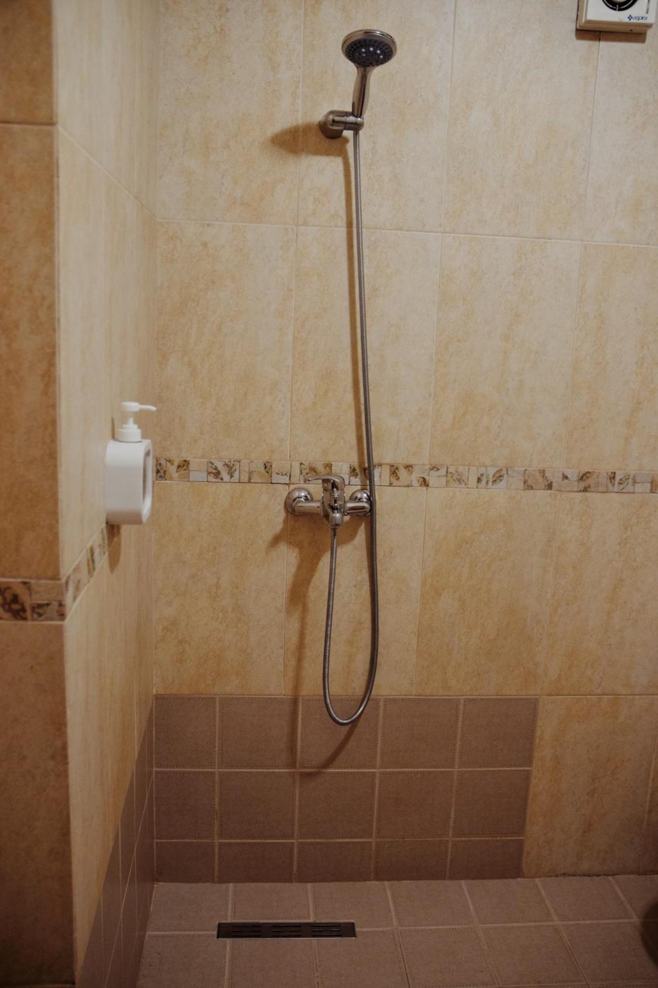 Lovely Apartment Tirana Esterno foto