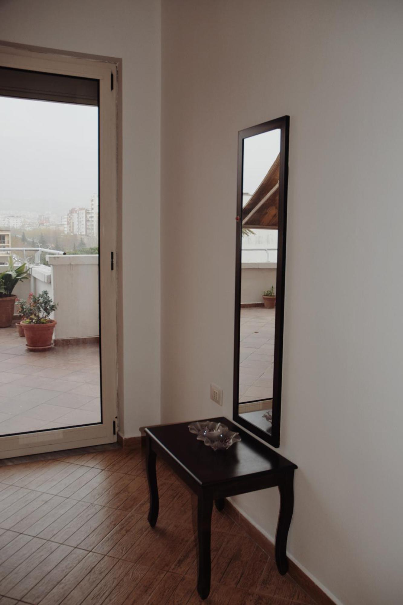 Lovely Apartment Tirana Esterno foto